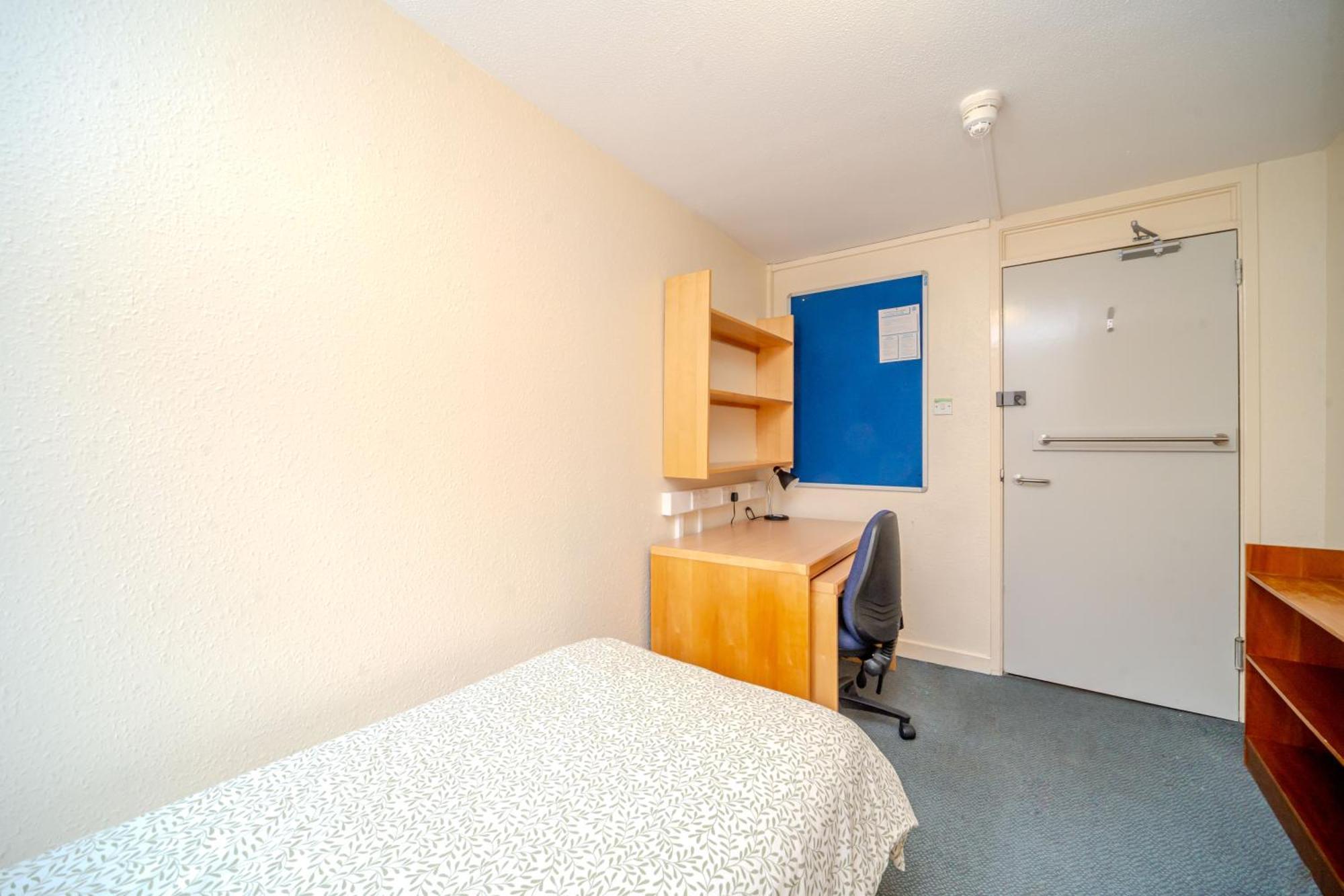 אדינבורו Joivy Budget 4,5 And 6 Bed Private Flats, In Historic Old Town (Adults Only) מראה חיצוני תמונה